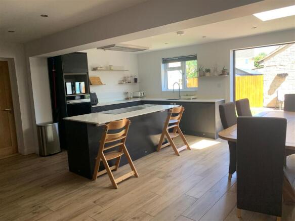 kitchen 2.jpg
