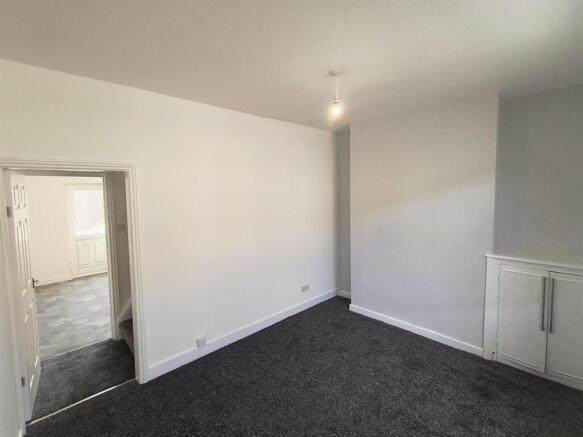 Livingroom 2.jpg