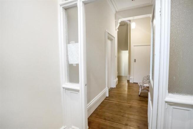 Entrance hallway communal.jpg