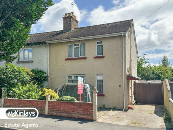 3 Bedroom house with off street Parking and garde