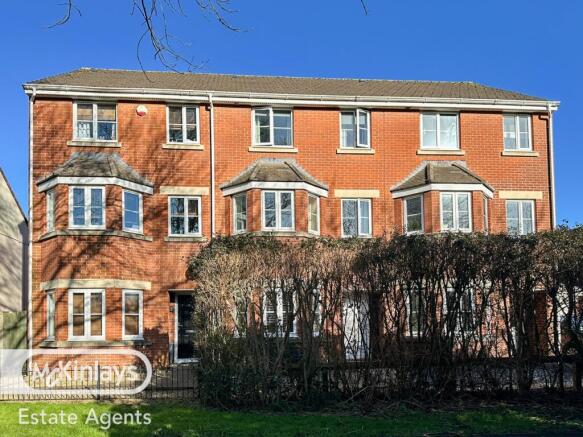 Beautiful 4 Bedroom Town House in Taunton