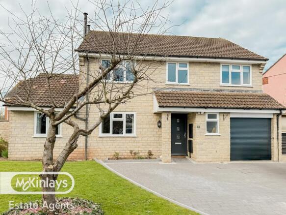 Beautiful 4 bedroom Detached house in popular loc