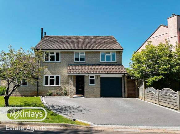 Beautiful 4 bedroom Detached house in popular loc