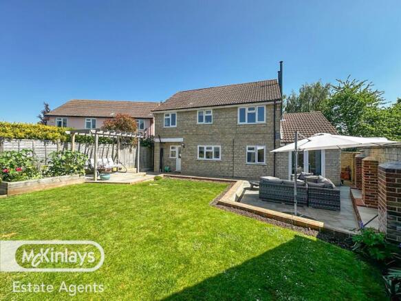 Beautiful 4 bedroom Detached house in popular loc