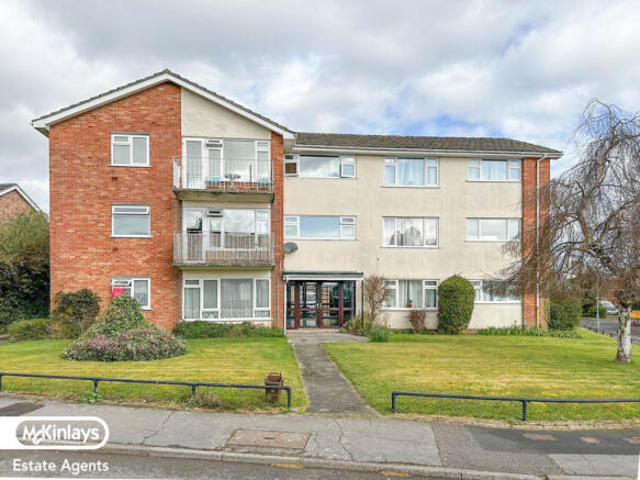 Modern one bedroom flat in sought-after area of C
