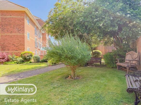 Over 55's Retirement Apartment close to the Towns