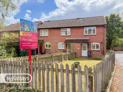 2 bed house in Allington Close