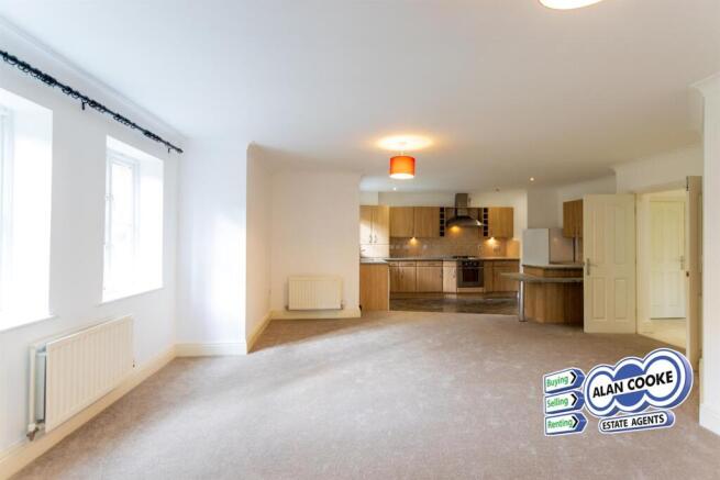 OPEN PLAN LIVING ROOM & KITCHEN