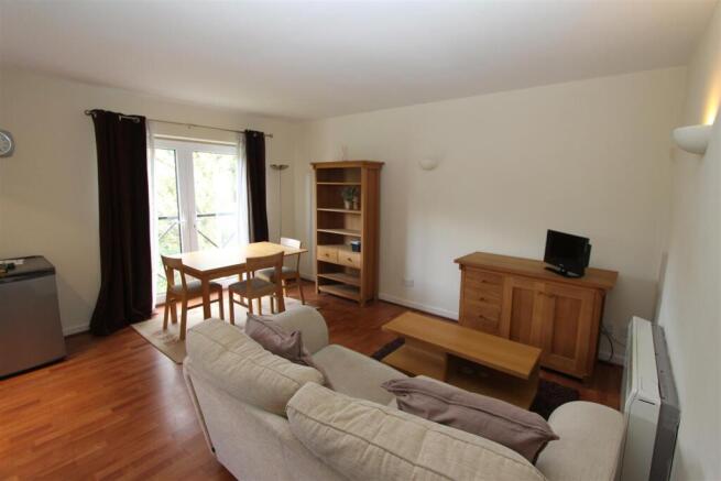 Living room2.JPG