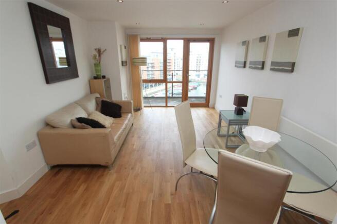 Livingroom2.JPG