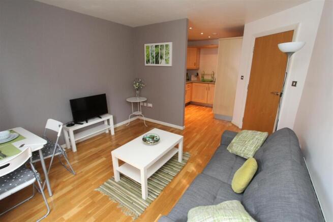 Livingroom1.JPG