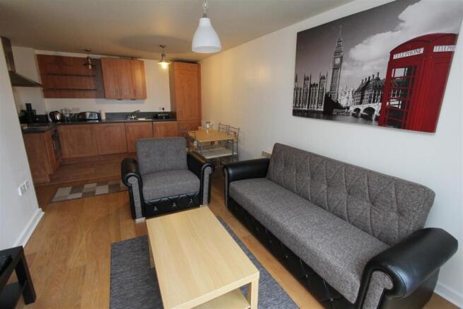Lounge 1.JPG