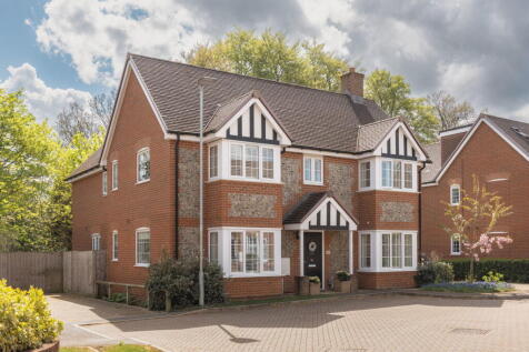 Elizabeth II Avenue, Berkhamsted, Hertfordshire HP4