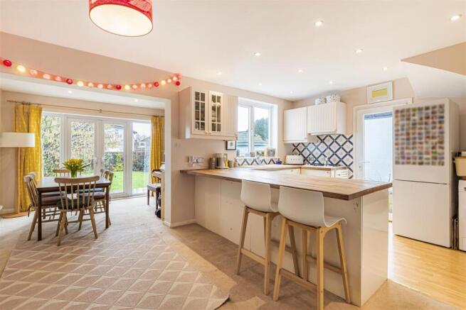 KITCHEN  / DINING ROOM