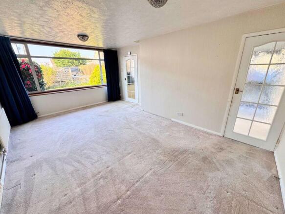 Spacious living room