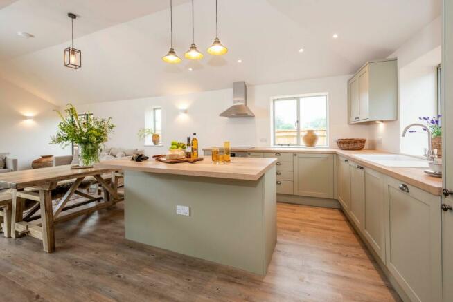 Kitchen & Dining Area