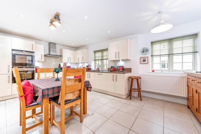 Kitchen & Dining Area