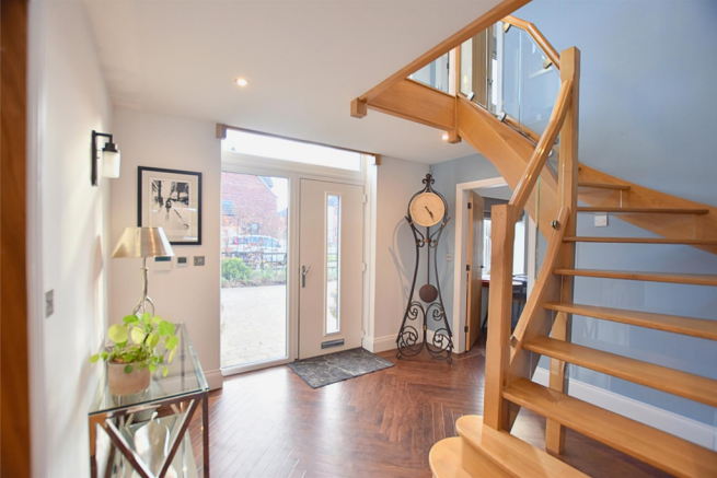 IMPRESSIVE ENTRANCE HALL