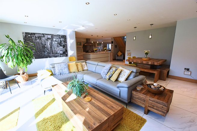 LOUNGE AREA