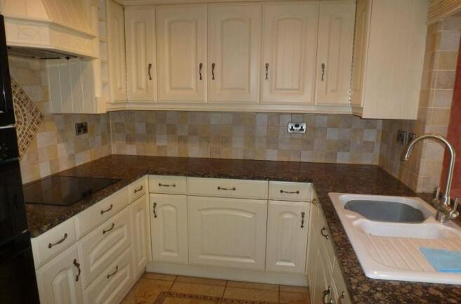 KITCHEN - Additional Picture