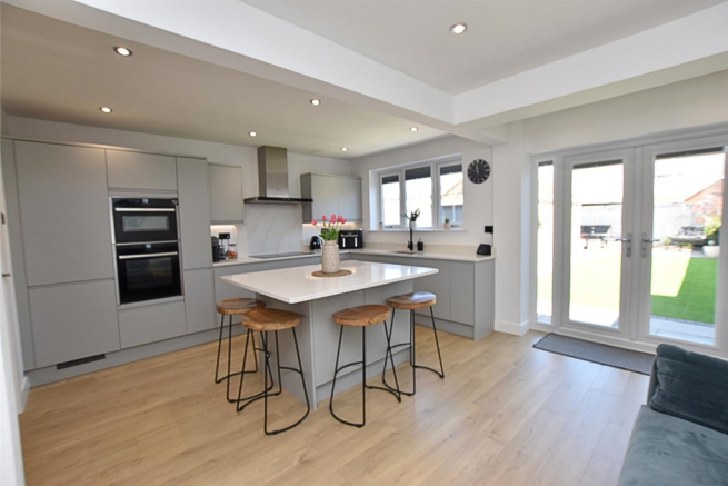 KITCHEN/BREAKFAST ROOM