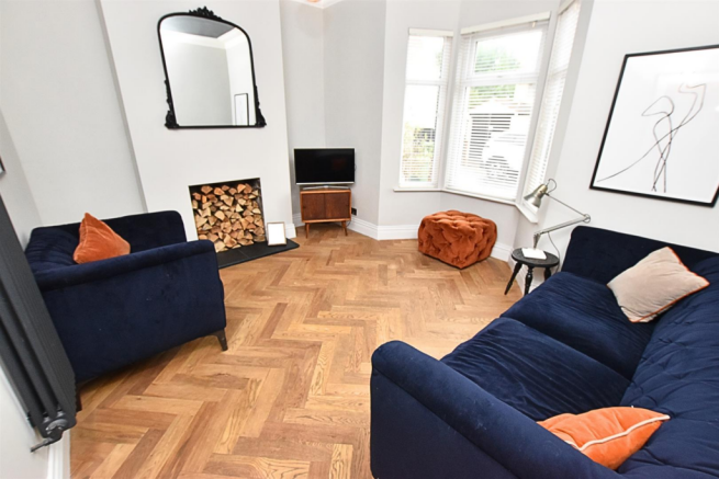 FRONT RECEPTION LOUNGE