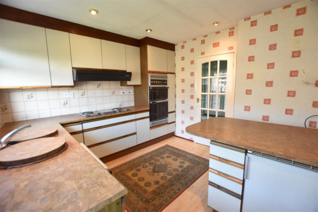 KITCHEN/BREAKFAST ROOM