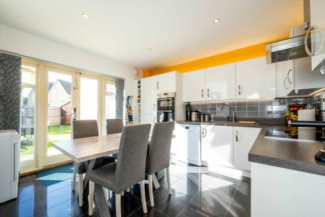 Kitchen & Dining Area