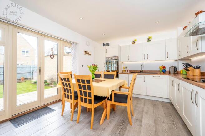 Kitchen & Dining Area