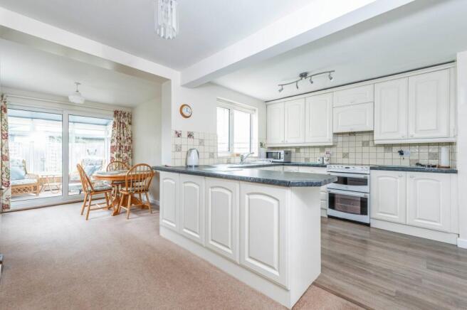 Kitchen & Dining Area