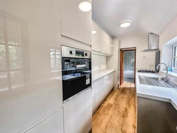 kitchen 2.jpg