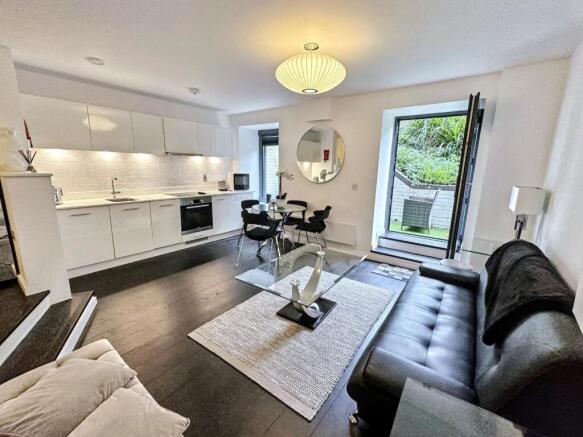 WhatsApp Image 20251020 at 114042_b32851c3.jpg