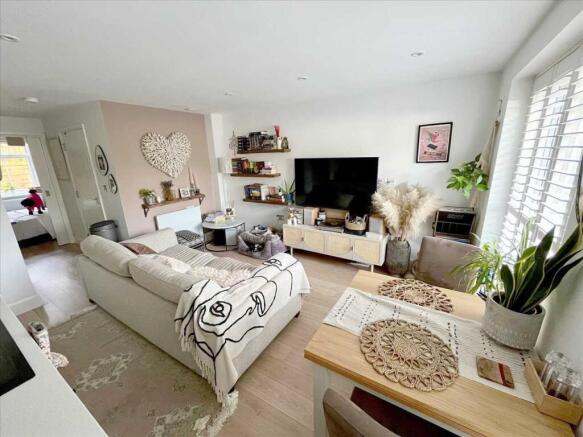 LOUNGE/DINING ROOM