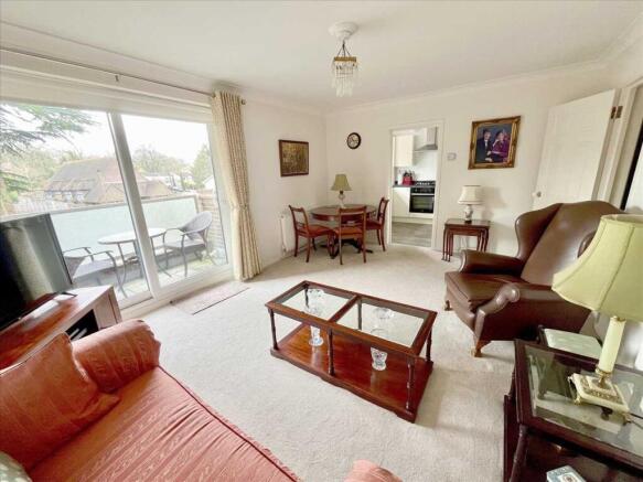 LOUNGE/DINING ROOM