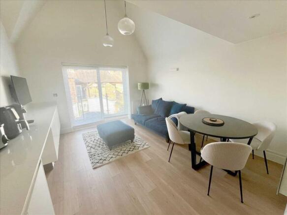 LOUNGE/DINING ROOM