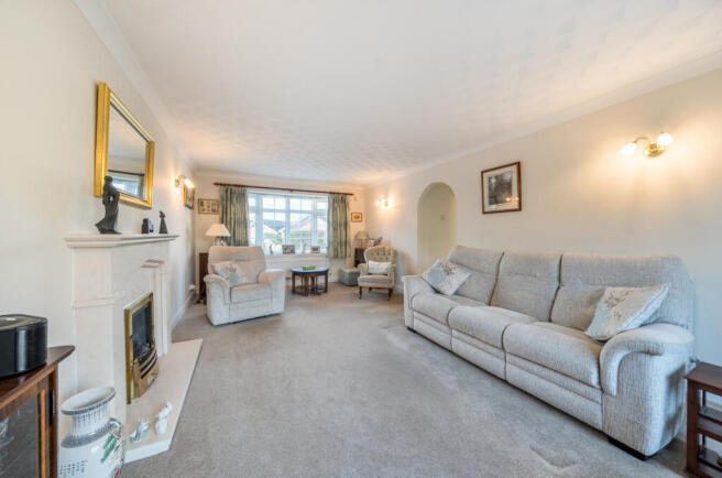 1382742-7-691dffe...