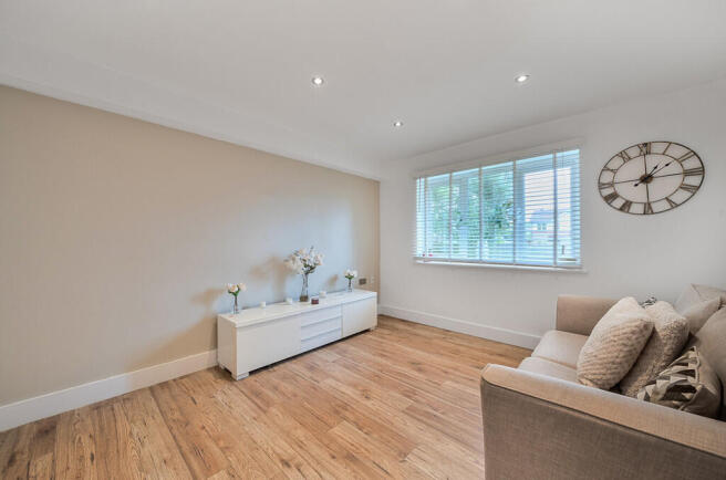 1303368-13-683f2e...