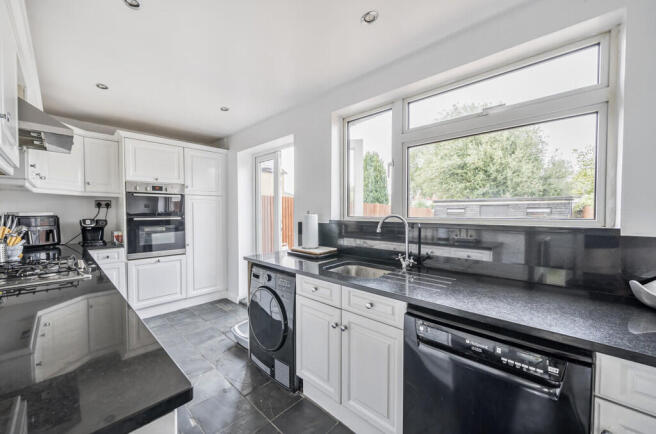 1329490-4-688ba2b...