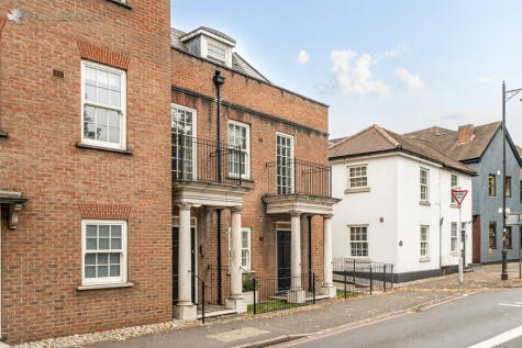 Nicole Lodge, Carshalton