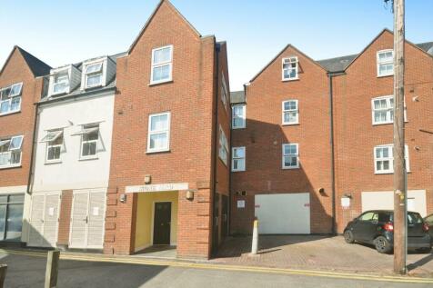Brentwood - 2 bedroom flat for sale