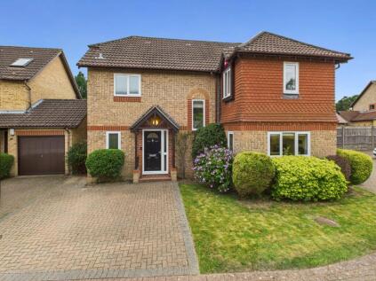 Alfred Close, Worth, RH10