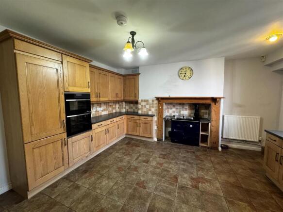 Kitchen 2.jpg