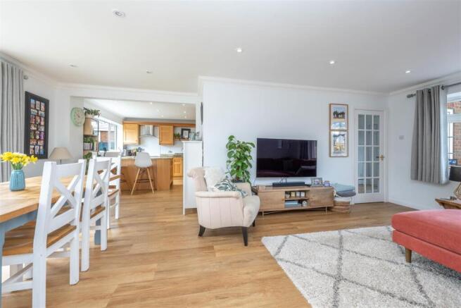Lounge/Dining Room