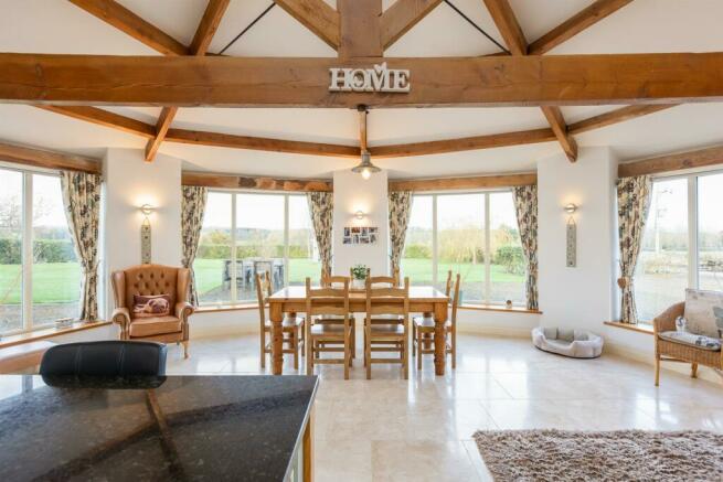 Kitchen / Breakfast Room