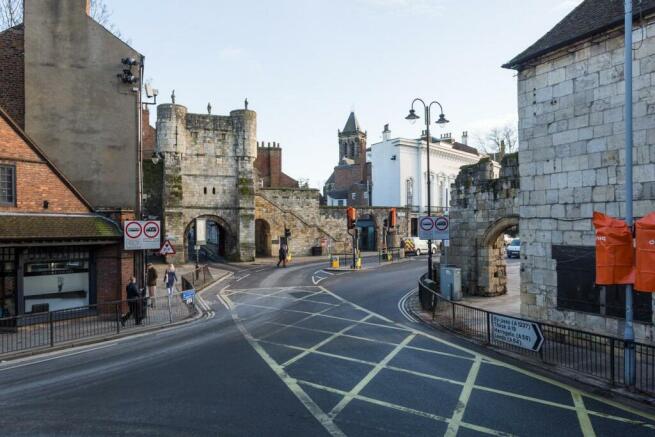 2 Gillygate