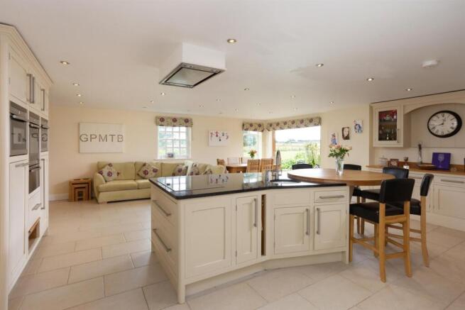 Kitchen/Breakfast/Family Room