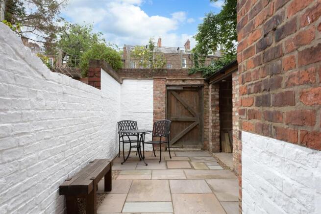 12 Queen Anne's Road