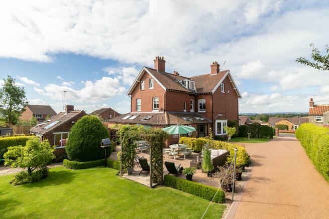 6 bedroom detached house for sale in Beagle House, West ...