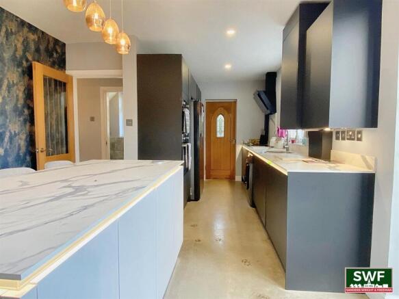 Kitchen2.jpg