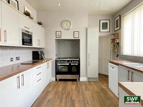 Kitchen3.jpg